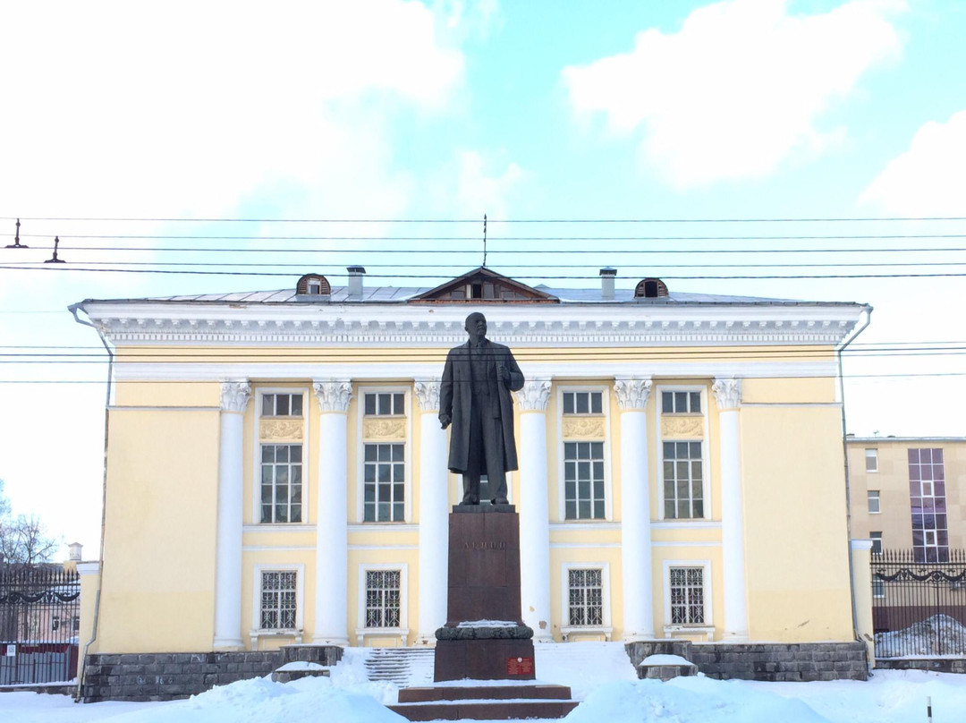 Golyansky旅游景点-Lenin Statue