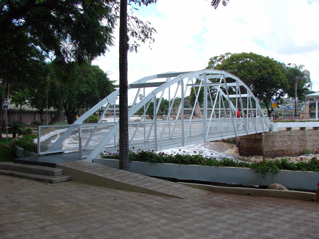 Monumento os Enamorados - Ilha dos Amores-Salto必去景点