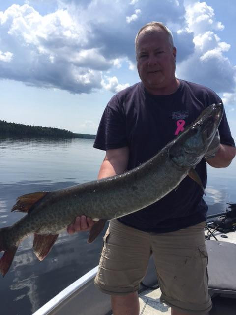 Crow Rock Lodge Fishing Guides-凯诺拉必去景点