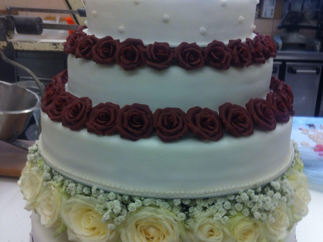 哈尔堤侯餐馆和美食-Konditorei Klaus Weiler