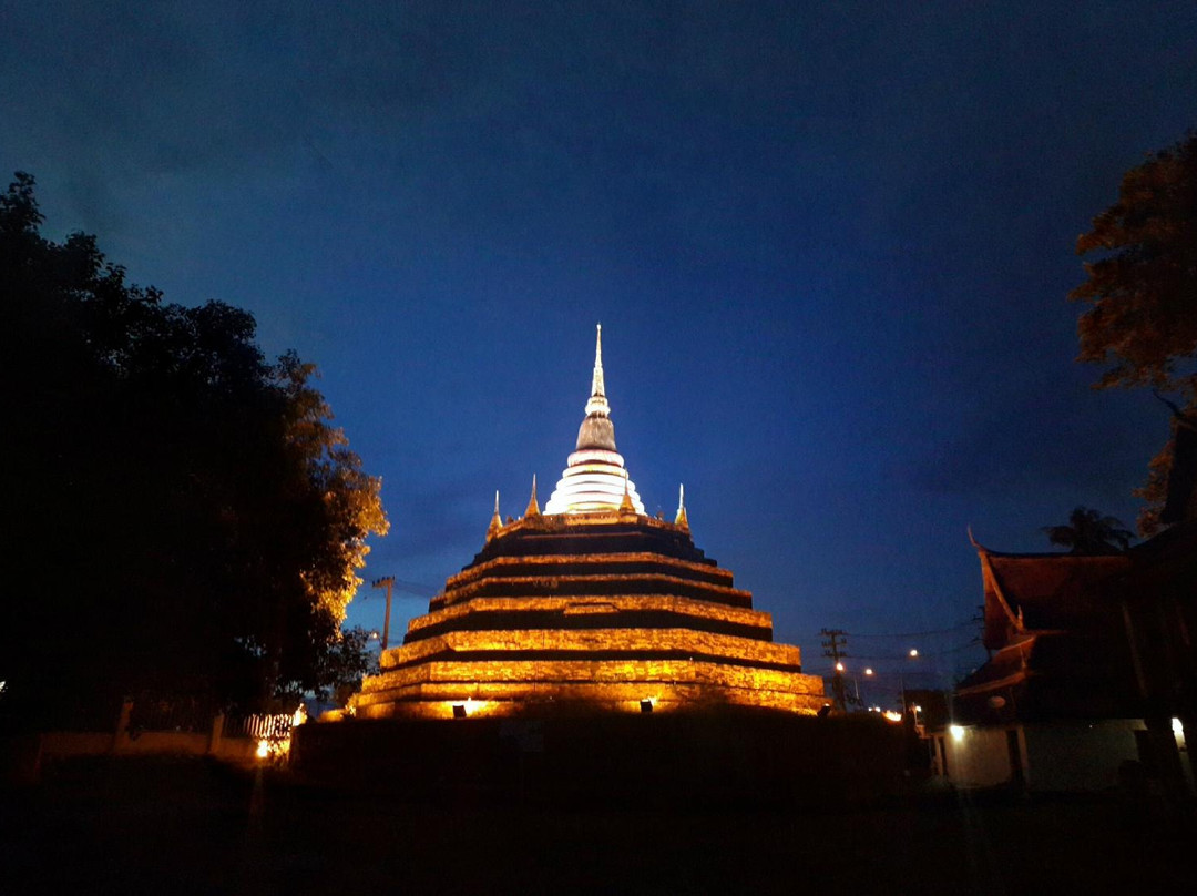 Wat Ratcha Burada Temple-彭世洛必去景点