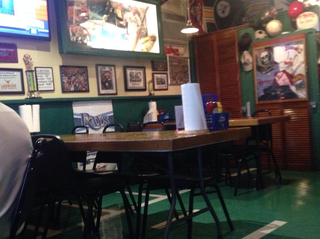 Ruskin餐馆和美食-Beanie's Bar & Sports Grill