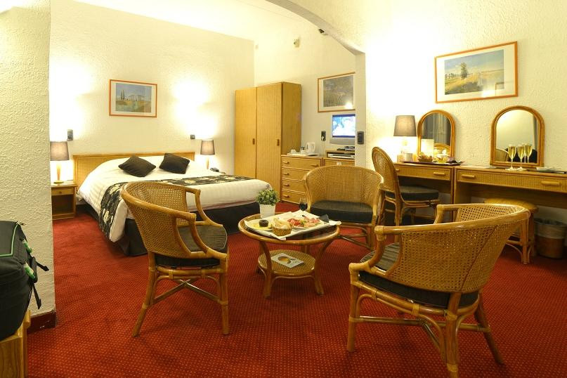 安格莱特利酒店