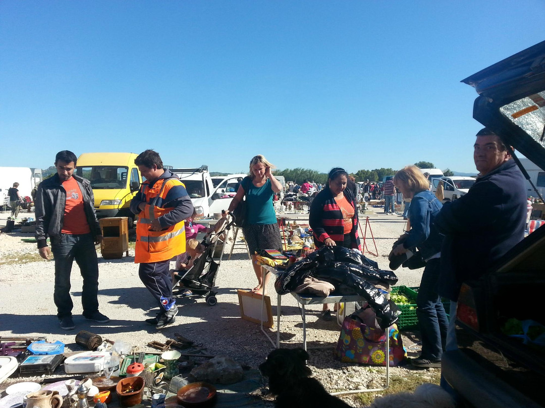 Les Bonnes Puces-耶尔必去景点