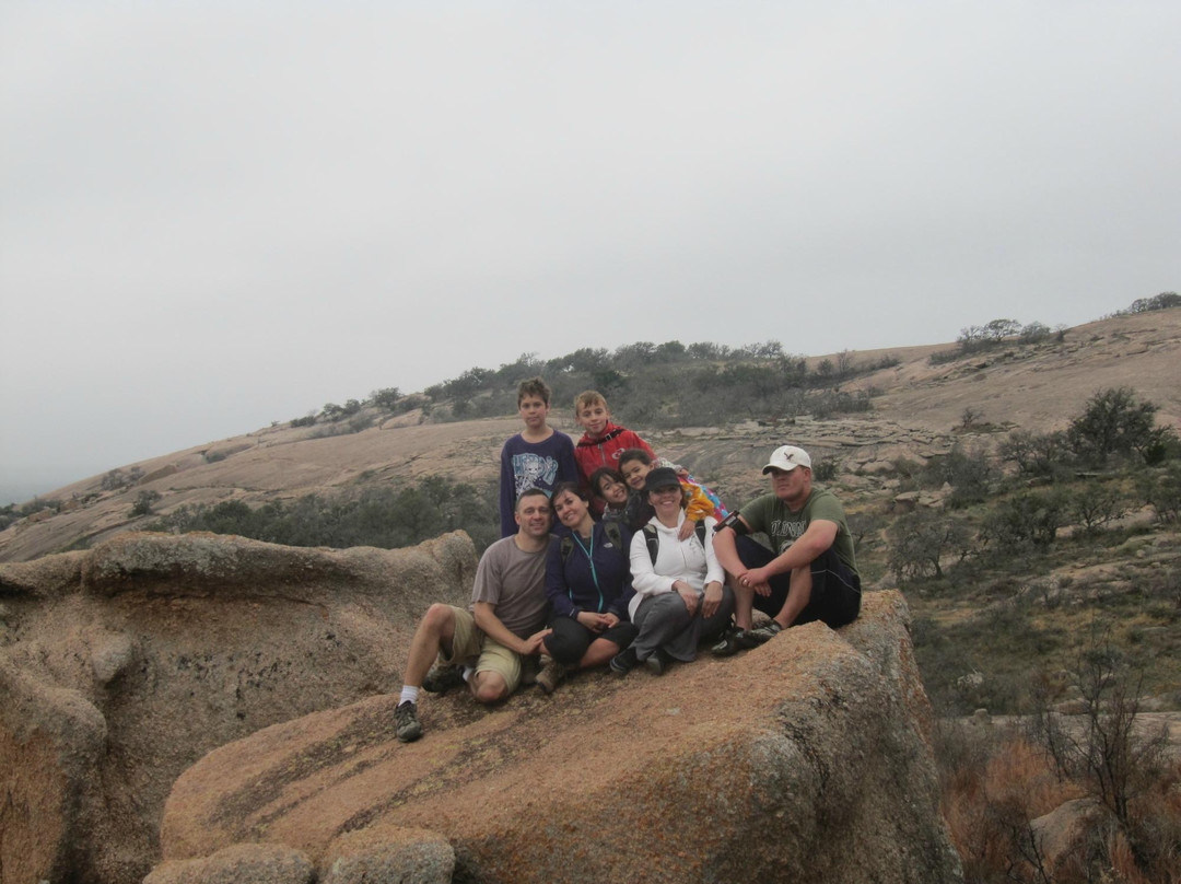 Enchanted Rock Cave-弗雷德里克斯堡必去景点