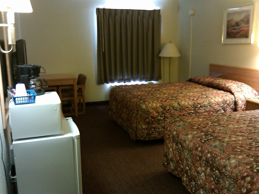 Peddlers Inn Motel主图