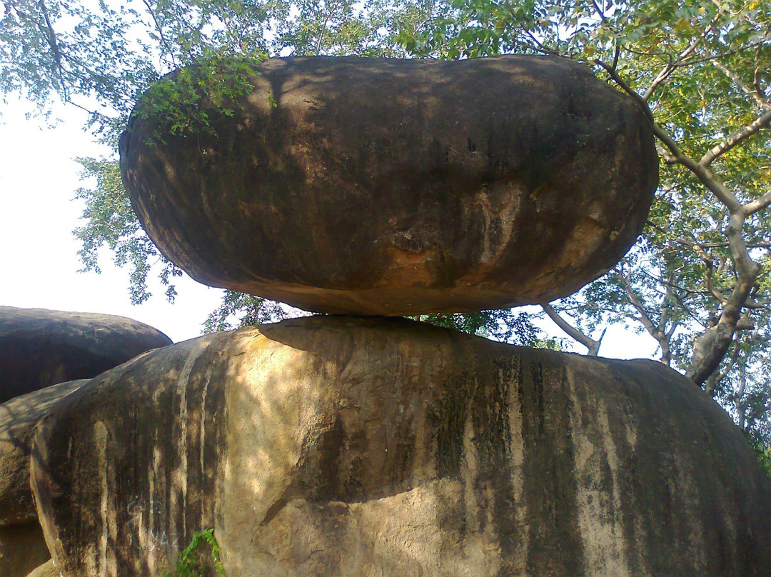 Balancing Rocks-贾巴尔普尔必去景点