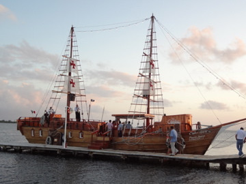 Columbus The Romantic Dinner Cruise-坎昆必去景点
