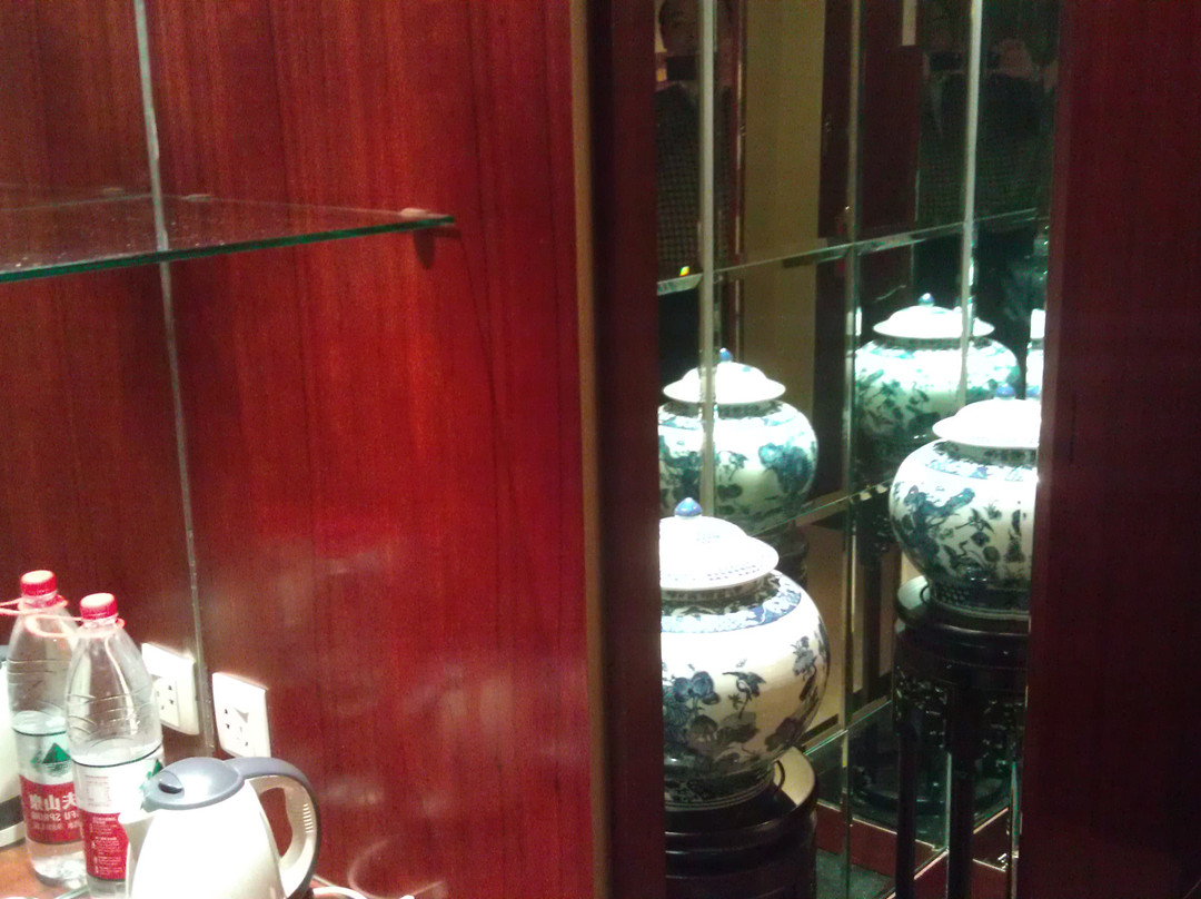 华膳园温泉饭店主图