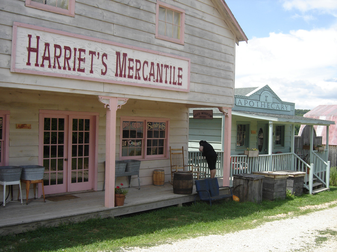 Bakersville Pioneer Village-Mansfield必去景点