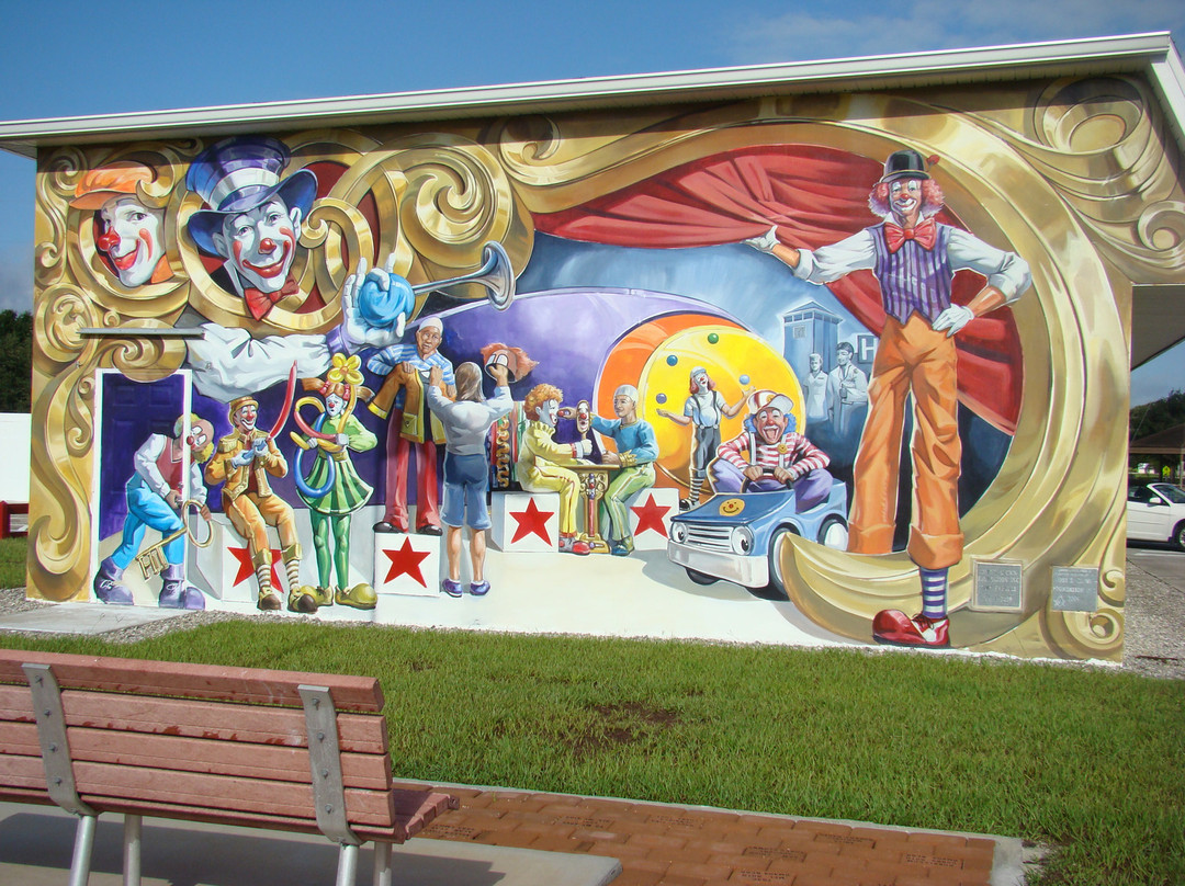 Murals of Lake Placid景点图片