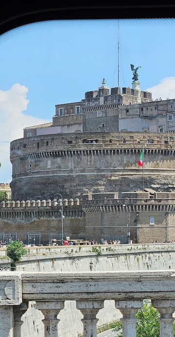 圣·迈克尔塑像-罗马必去景点