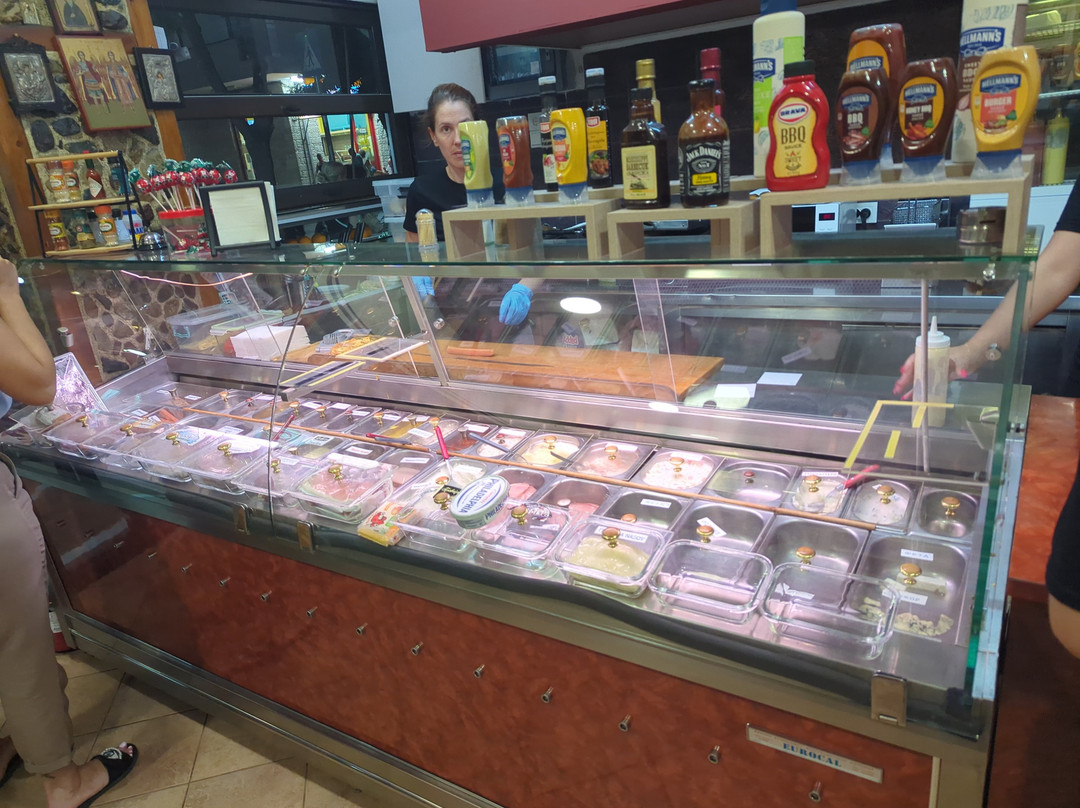 Mike's Loutraki