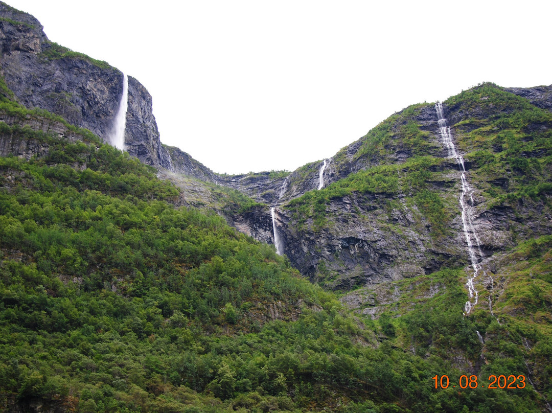 Kjelfossen Waterfall景点图片