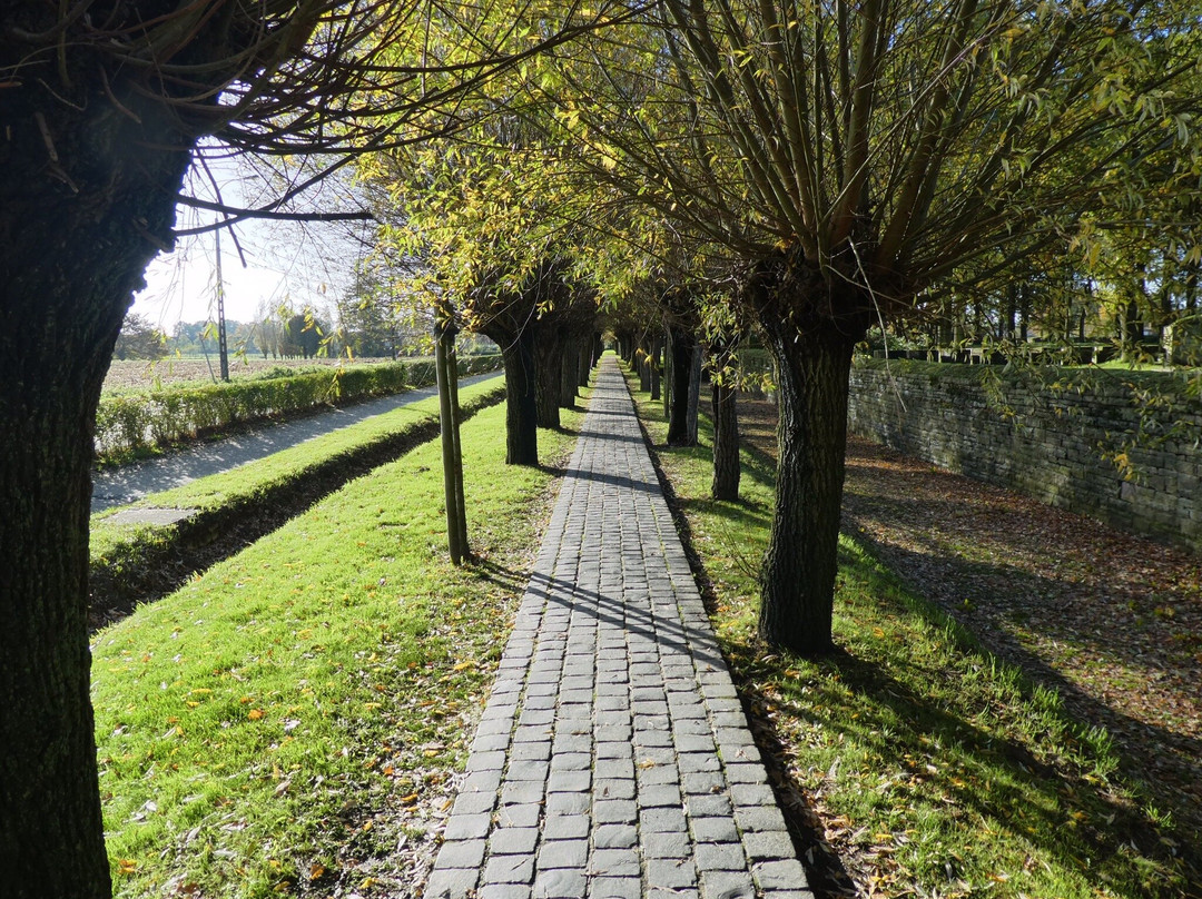 Langemark Cemetery景点图片