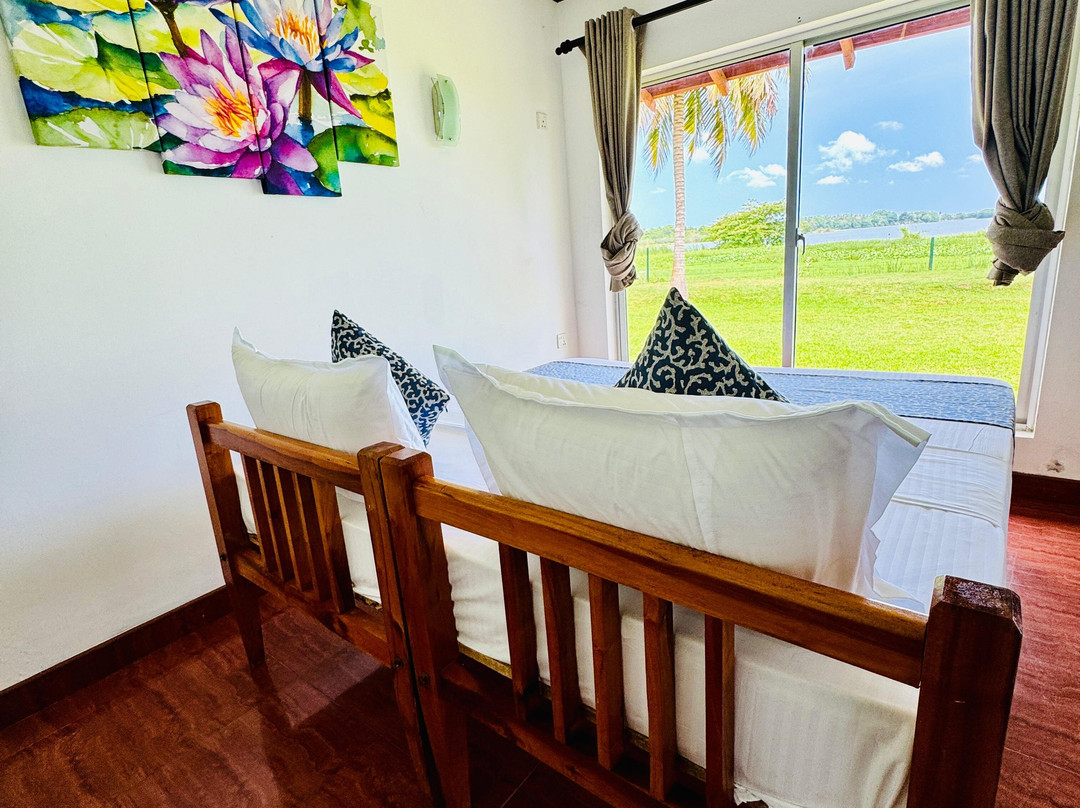 湖景小屋别墅主图