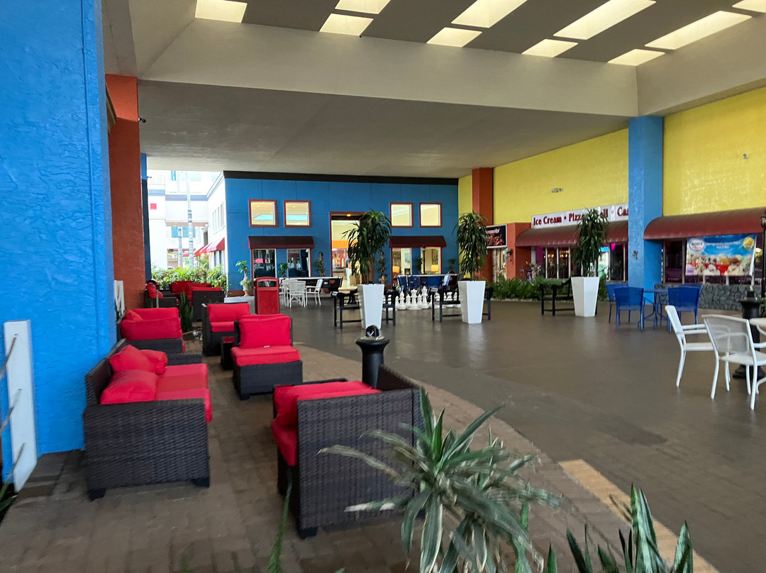 华美达港威酒店主图