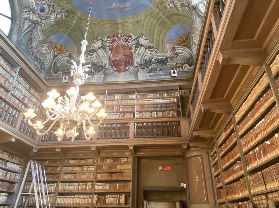 Biblioteca Queriniana e il Palazzo vescovile-布雷西亚必去景点