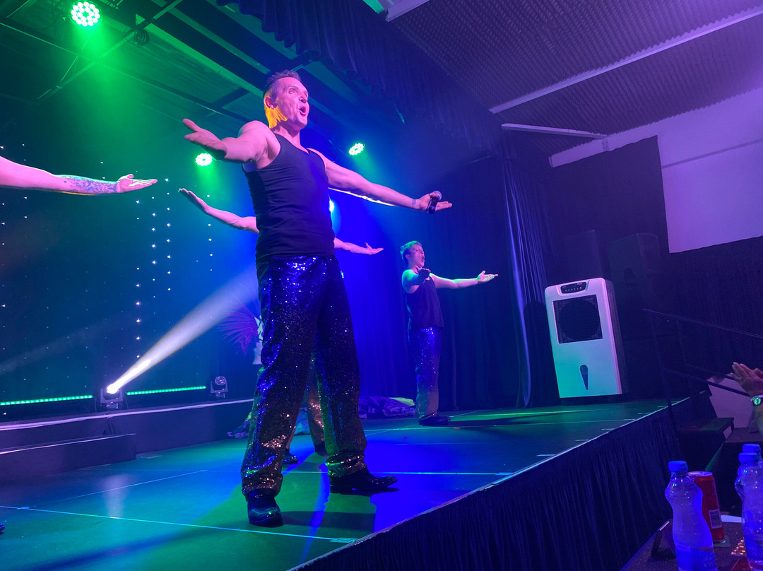 Stardust Variety Show-Vrysoulles必去景点