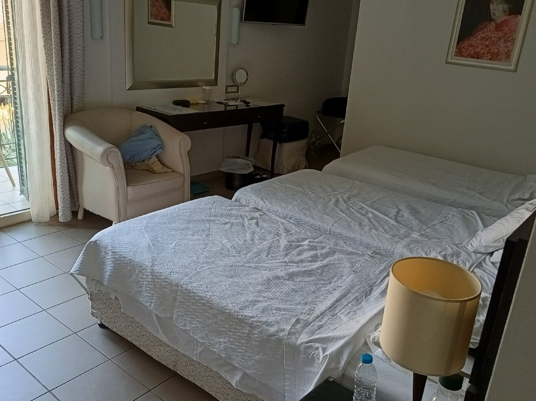 洛里安普莱萨酒店主图