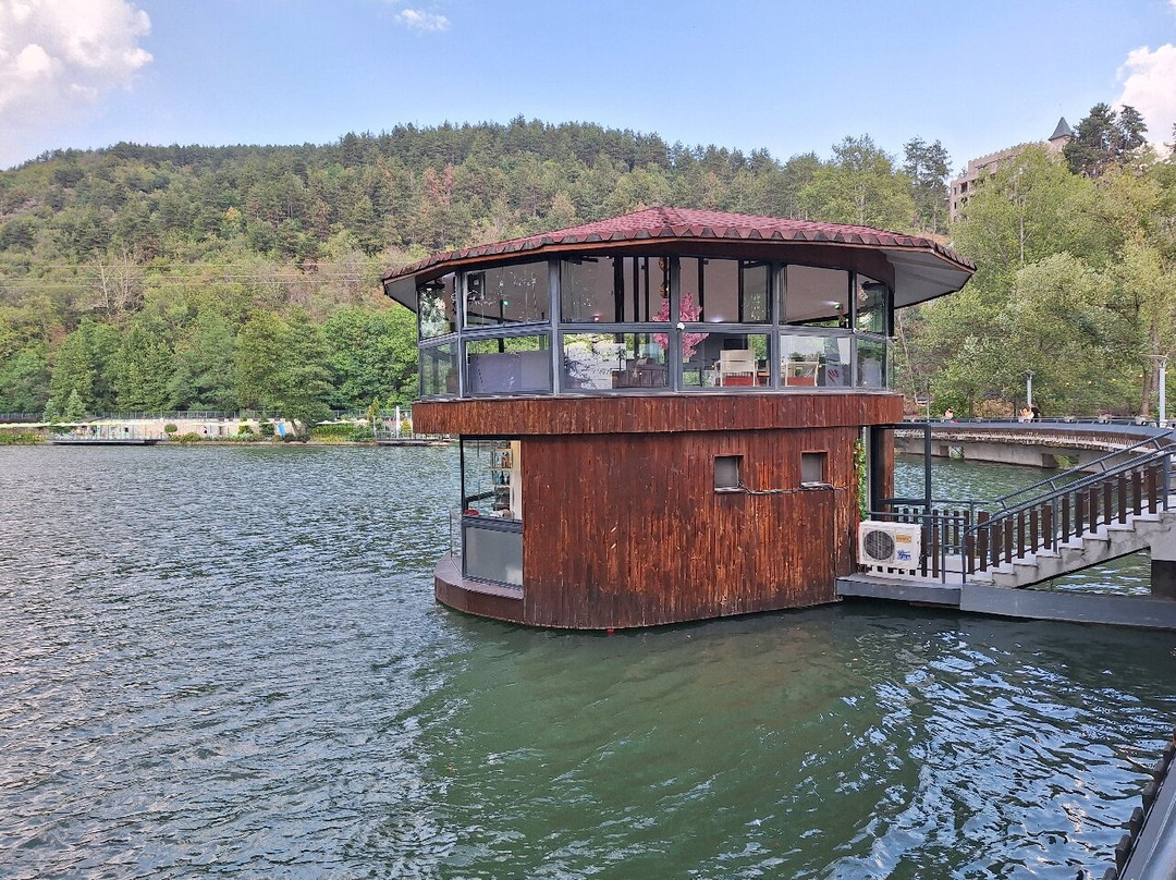Waterside Houses Complex主图