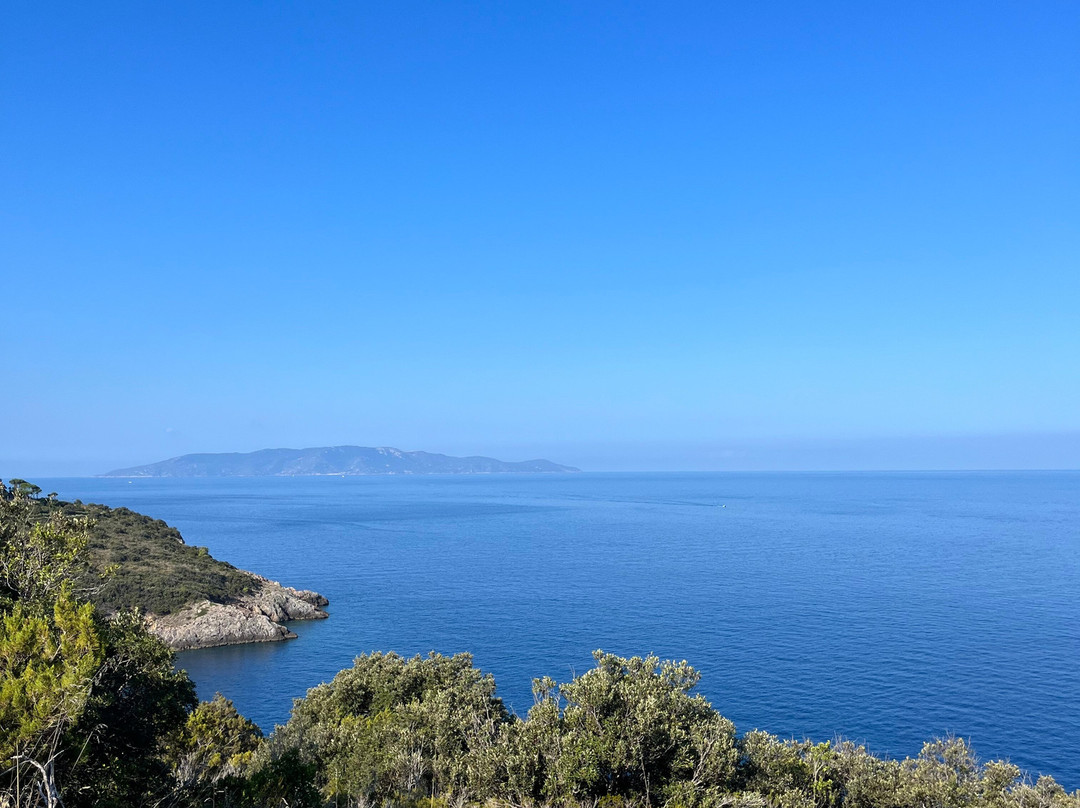 Cala La Cacciarella景点图片