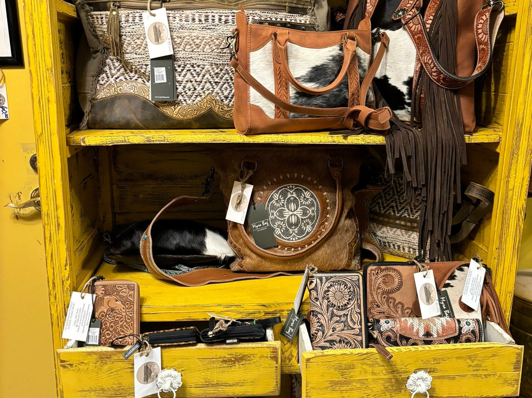 Ashes To Beauty-Claude必去景点