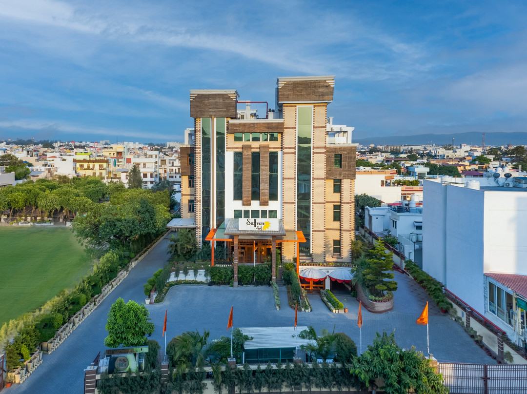 Hotel Saffron Leaf