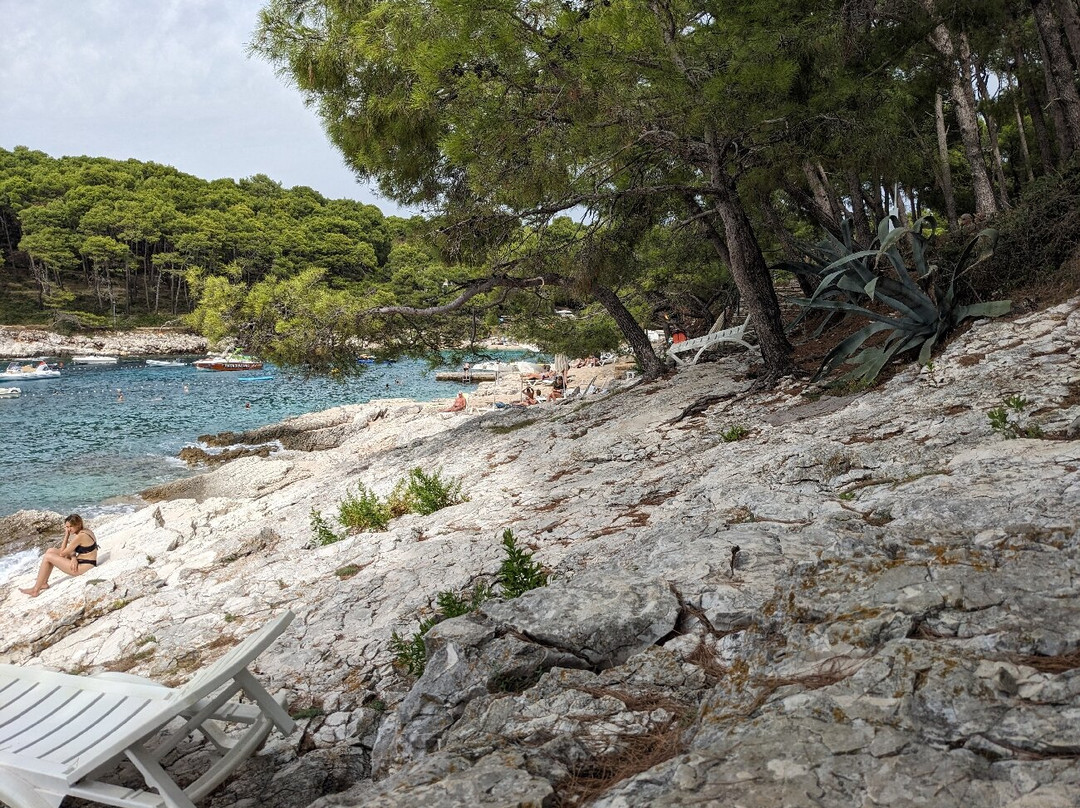Veli Zal Beach-马利露辛必去景点