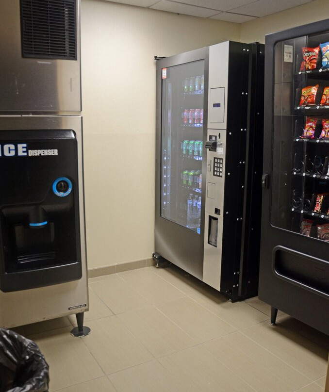 Giles Hotel Inn & Suites主图