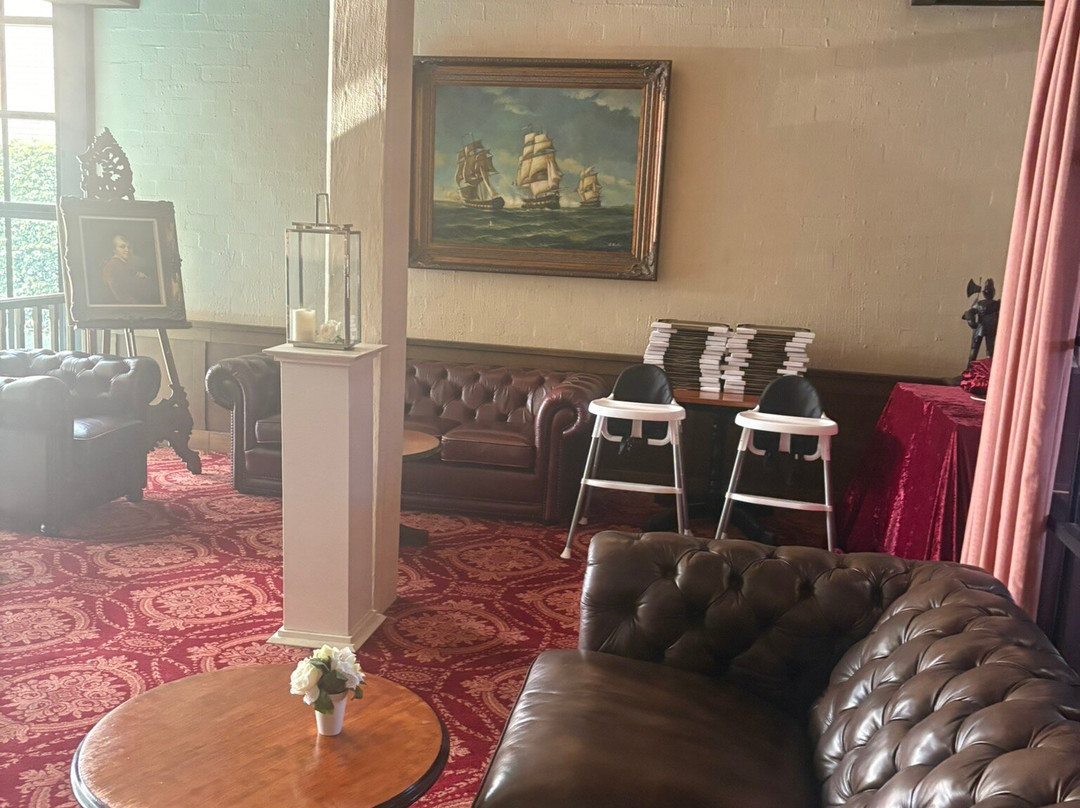 Albury Manor House主图