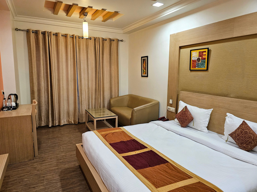 Hotel Crown Palace主图