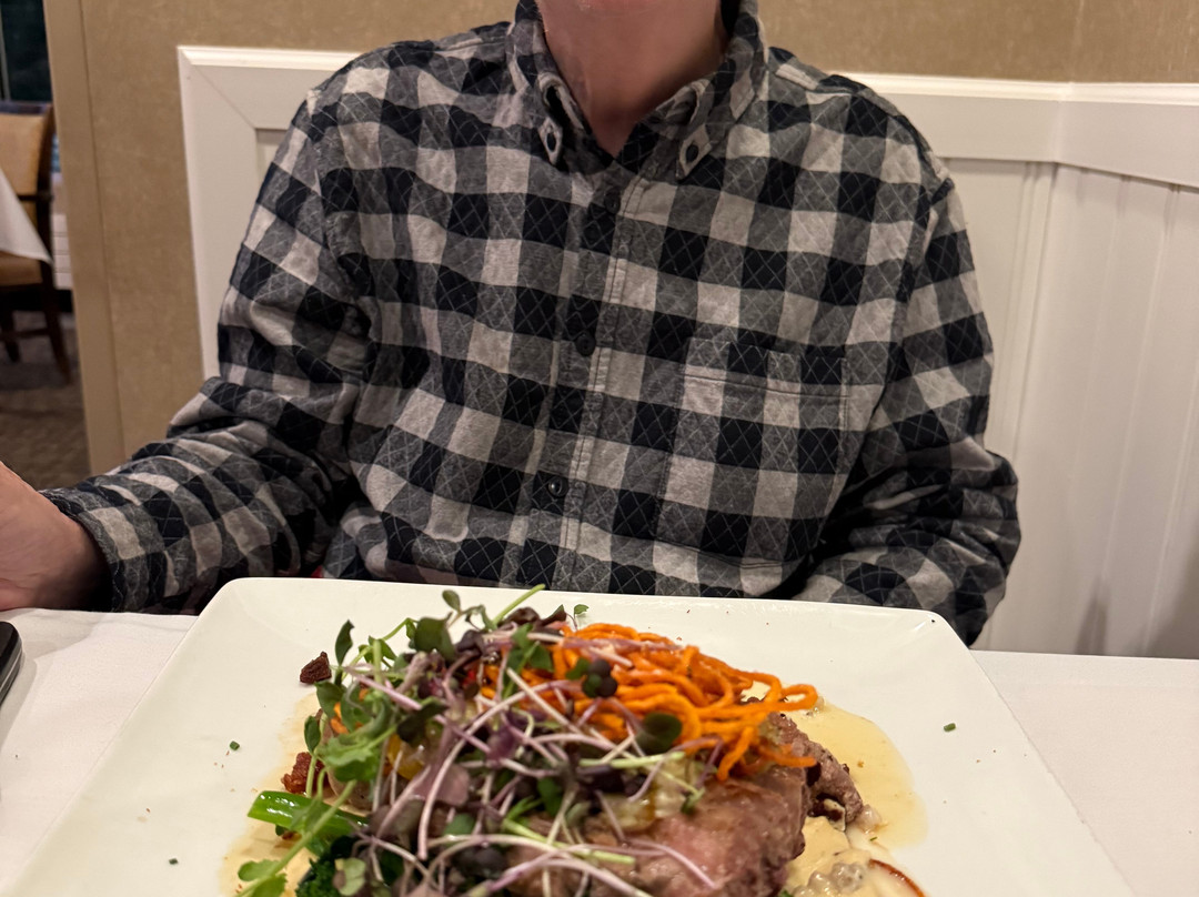 特拉弗斯城坎布里亚套房酒店主图