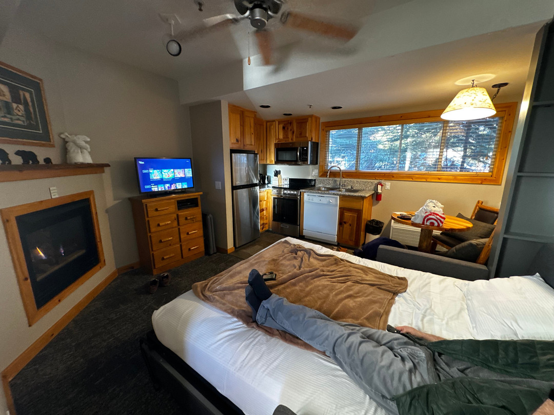 红太狼湖畔小屋主图