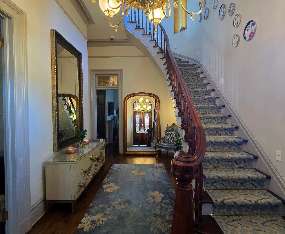 The McClelland House主图