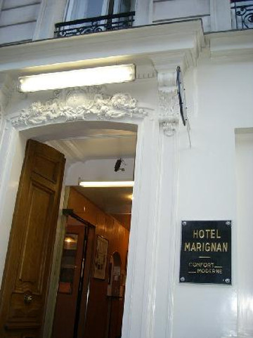 马里尼昂酒店主图