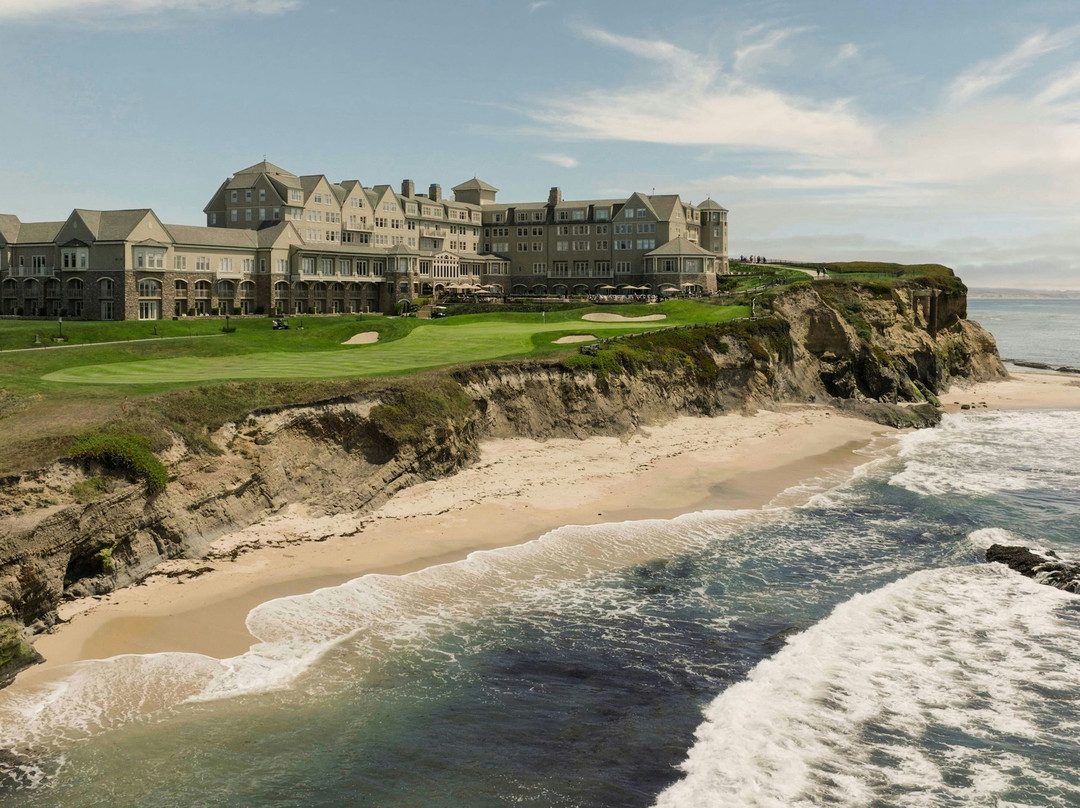 丽思卡尔顿半月湾酒店主图