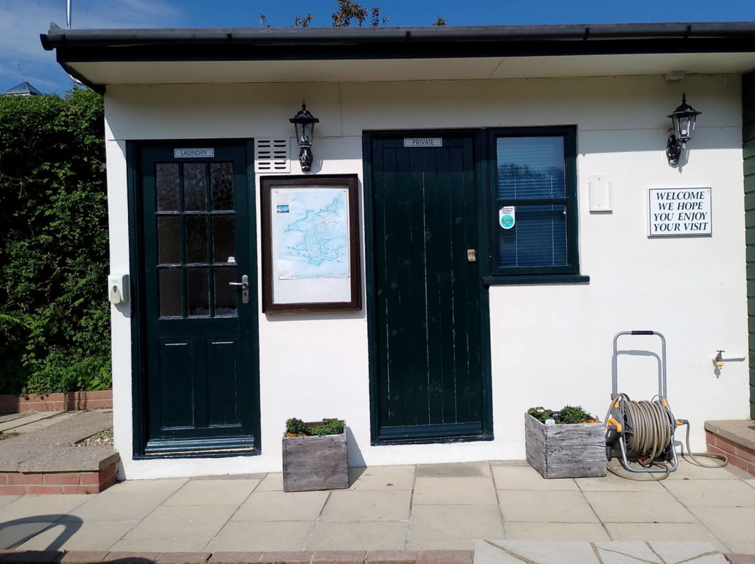 White Gate Caravan Park主图