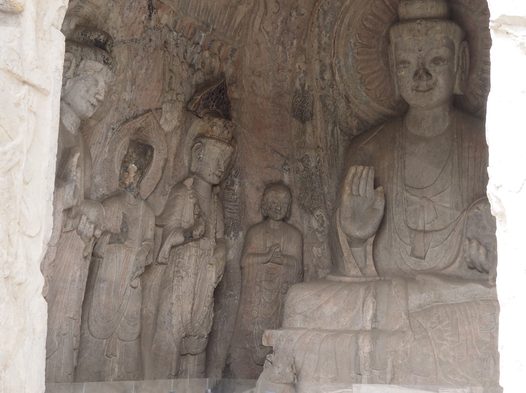 宾阳洞-洛阳市必去景点