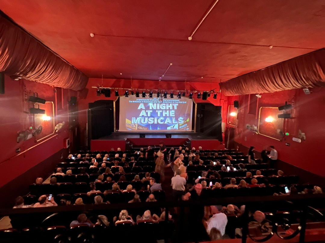 The Salon Varietes Theatre-福恩吉罗拉必去景点