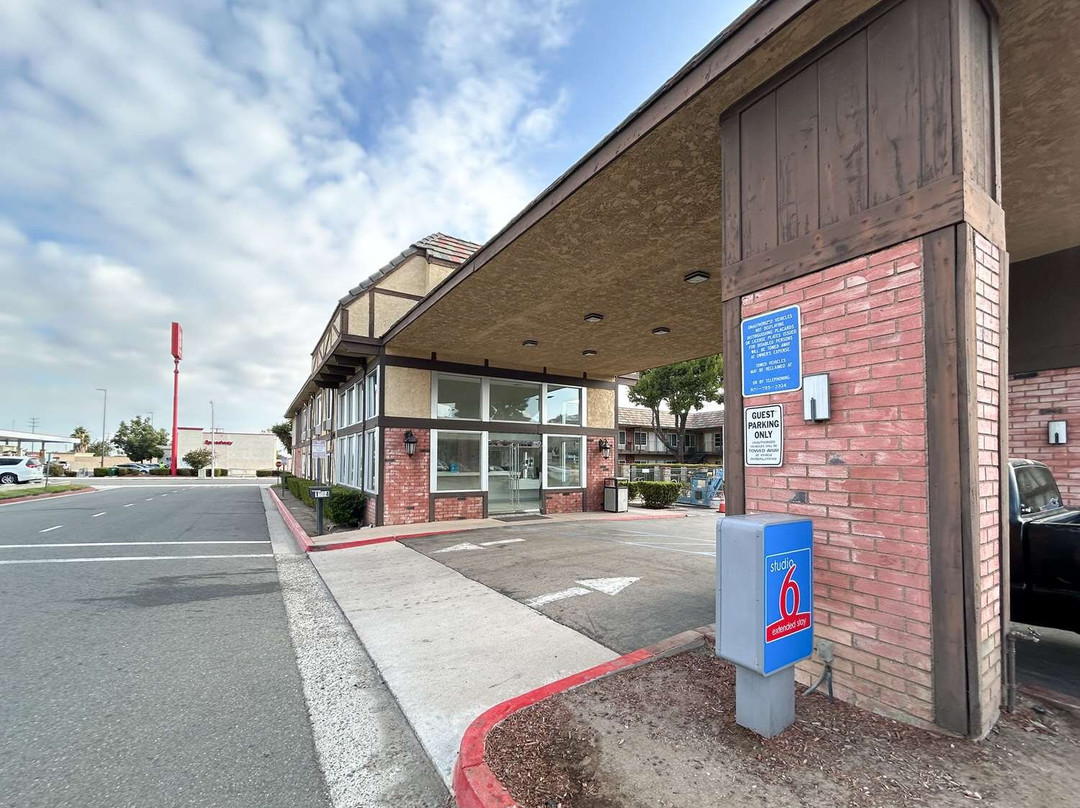 Studio 6 Corona, CA - West