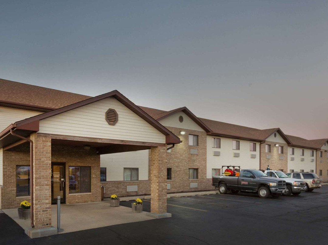 Franklin Grove酒店住宿-罗谢尔速8酒店