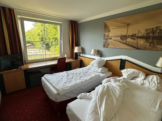 杜塞尔多夫廷根美居酒店主图