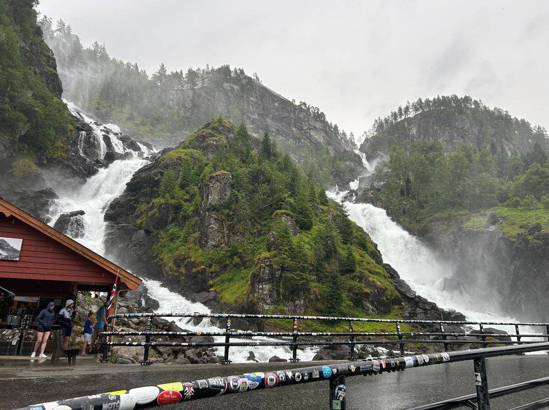 Låtefossen Waterfall-Skare必去景点
