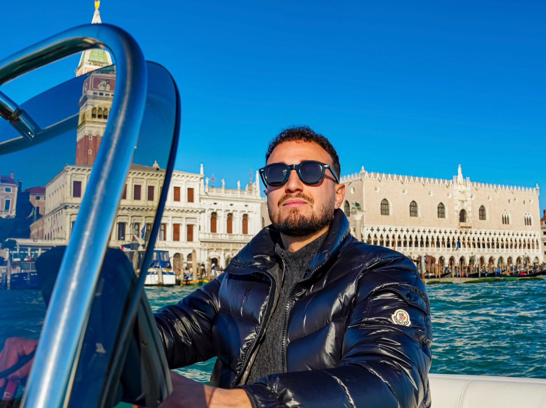 Colibrí  Boat Tour Venice