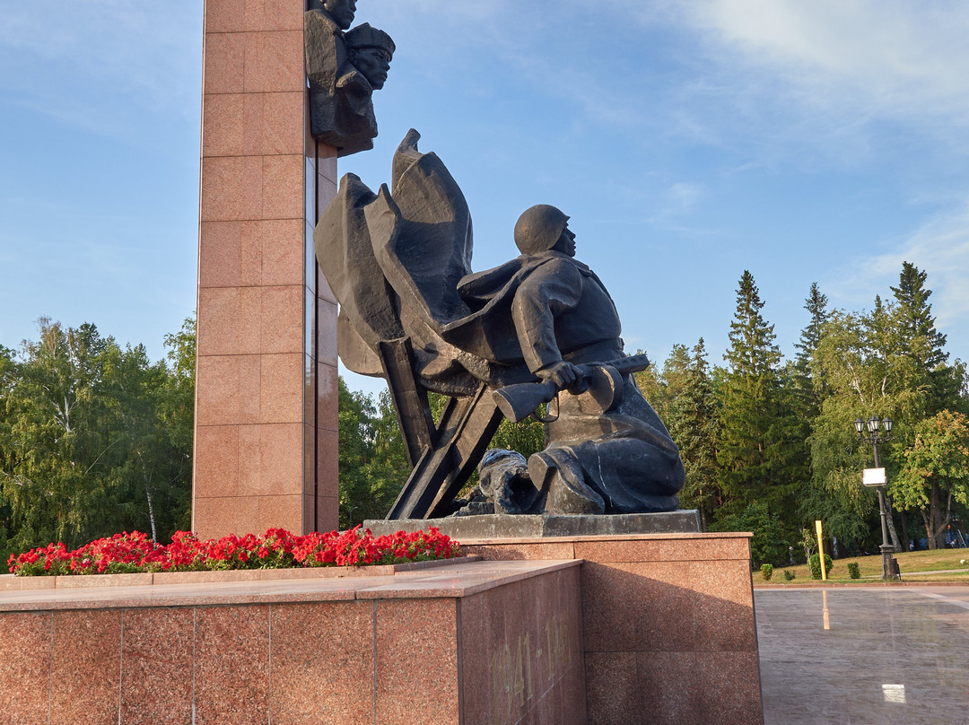 Monument to Minnigali Gubaydullin And Aleksandr Matrosov-乌法必去景点