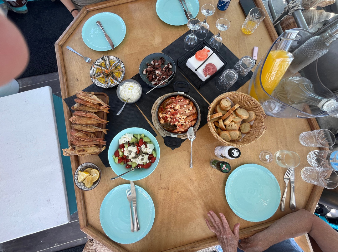 Zeppos Fishing Tours-纳乌萨必去景点