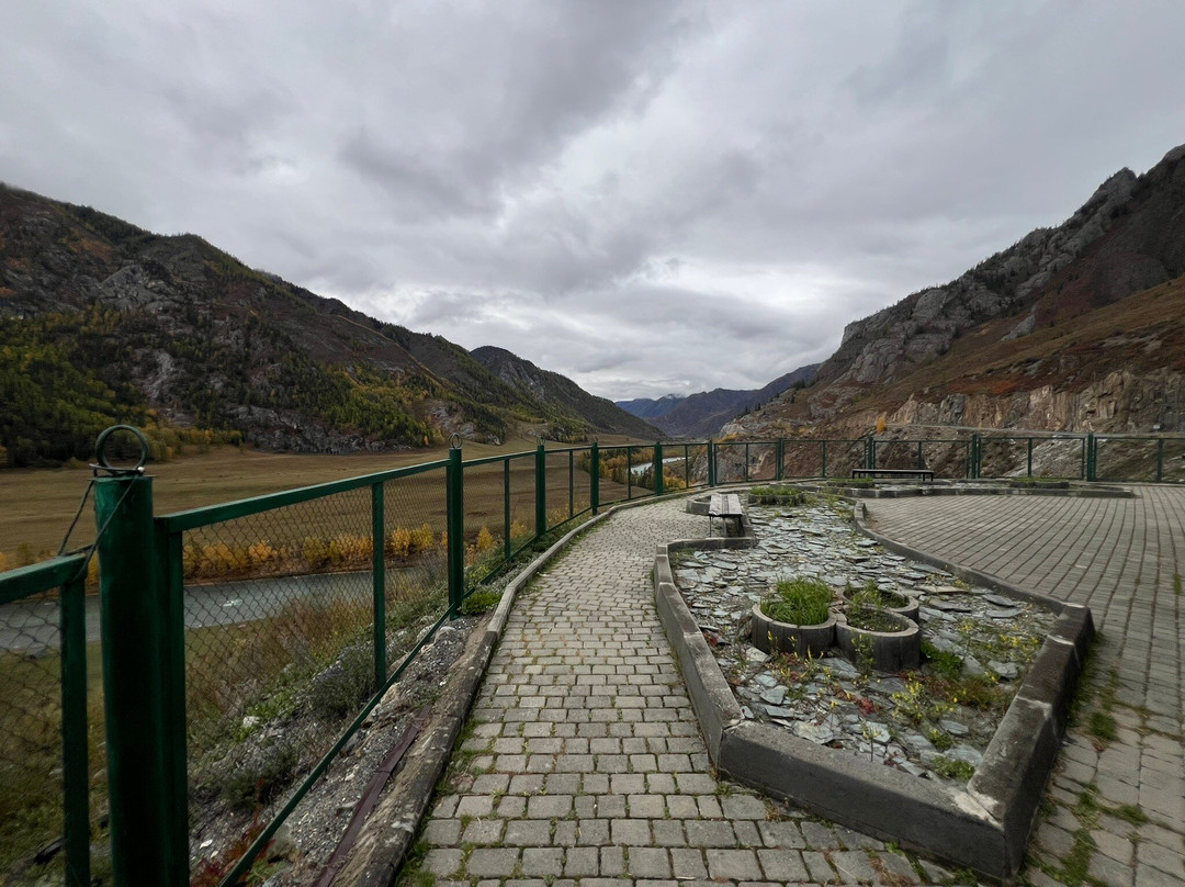 Monument to the builders of the Chuyskiy tract