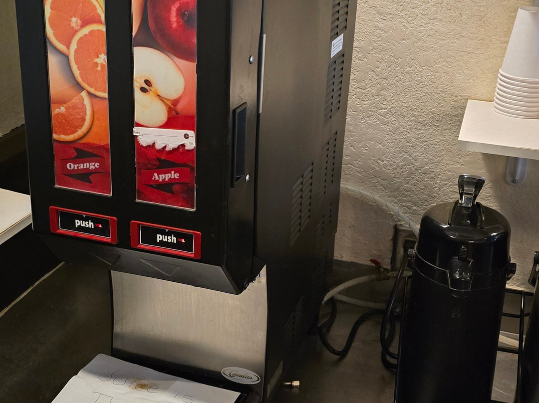 Ramada by Wyndham Albert Lea主图