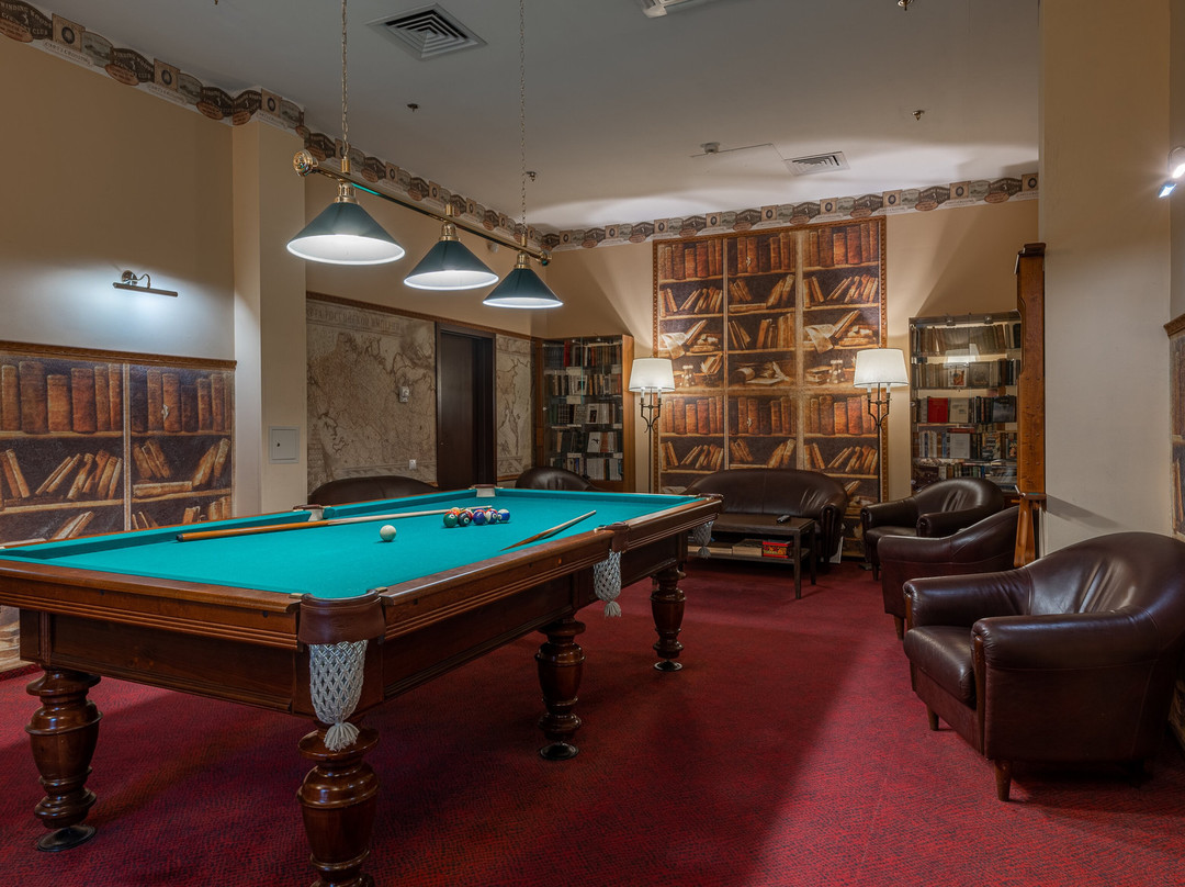 新彼得霍夫酒店主图